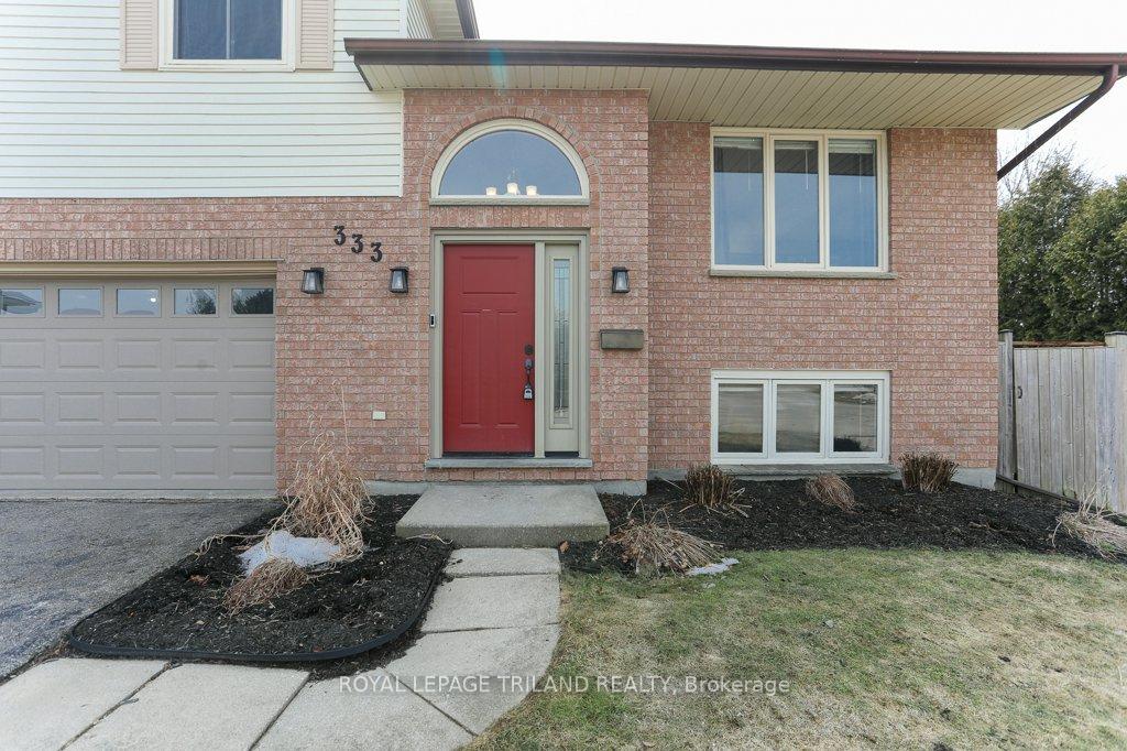 Photo 5 of 333 Canterbury Place, Central Elgin, Belmont — HOMEH