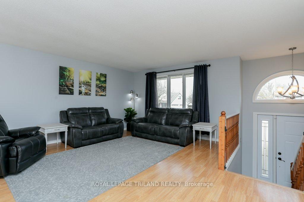 Photo 7 of 333 Canterbury Place, Central Elgin, Belmont — HOMEH