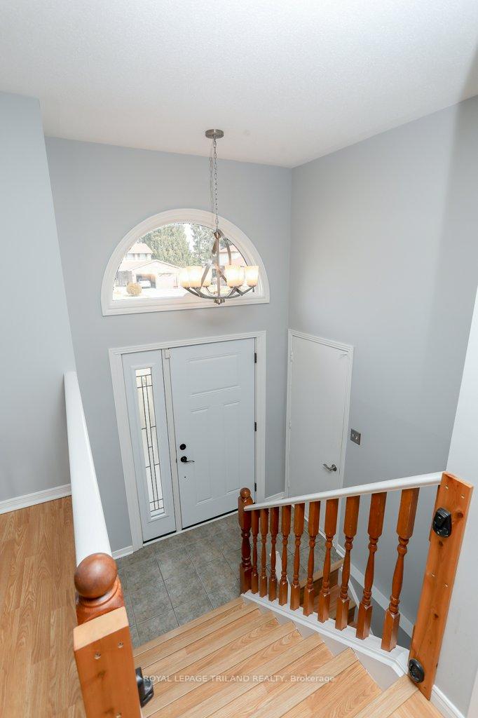 Photo 8 of 333 Canterbury Place, Central Elgin, Belmont — HOMEH