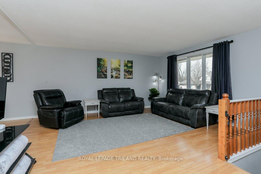 Photo 9 of 333 Canterbury Place, Central Elgin, Belmont — HOMEH