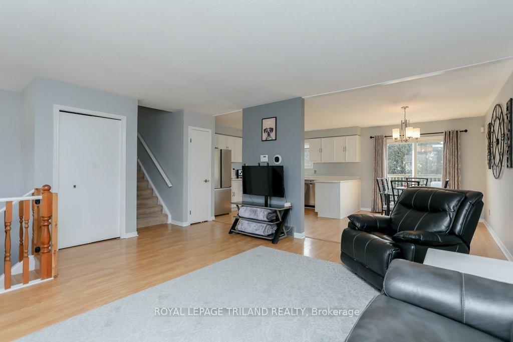 Photo 10 of 333 Canterbury Place, Central Elgin, Belmont — HOMEH