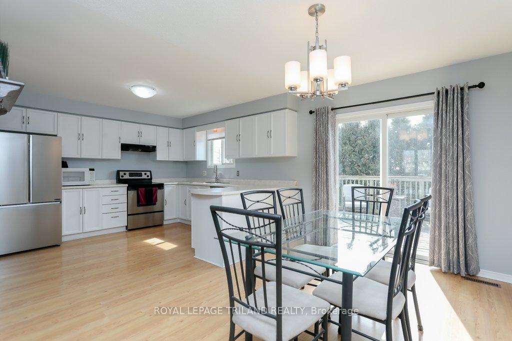 Photo 12 of 333 Canterbury Place, Central Elgin, Belmont — HOMEH