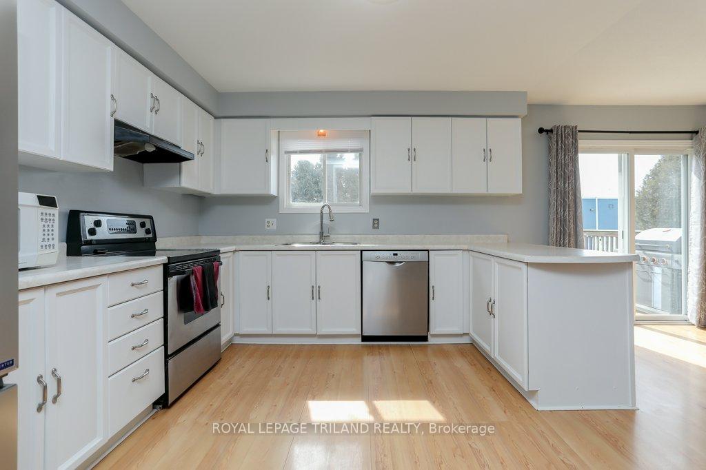 Photo 15 of 333 Canterbury Place, Central Elgin, Belmont — HOMEH