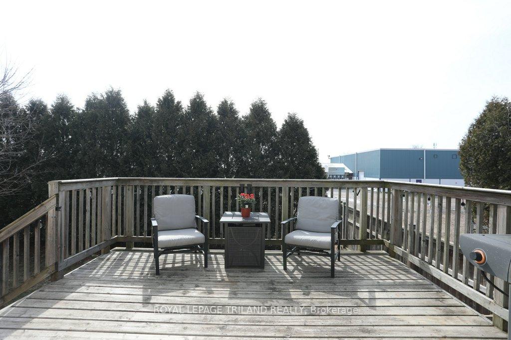 Photo 18 of 333 Canterbury Place, Central Elgin, Belmont — HOMEH