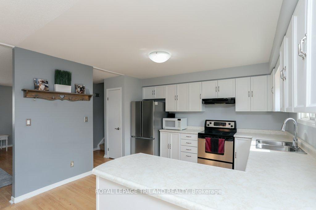 Photo 20 of 333 Canterbury Place, Central Elgin, Belmont — HOMEH