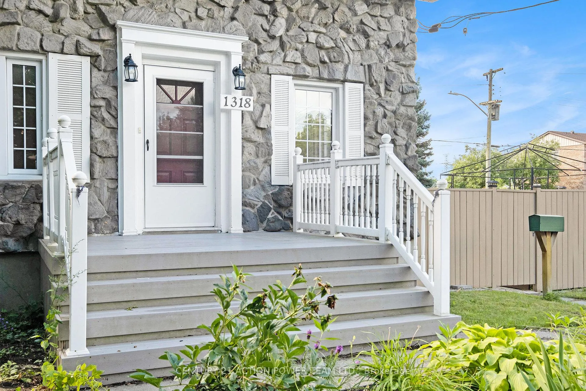 Photo 7 of 1318 Brookline Avenue, Ottawa, Ellwood — HOMEH