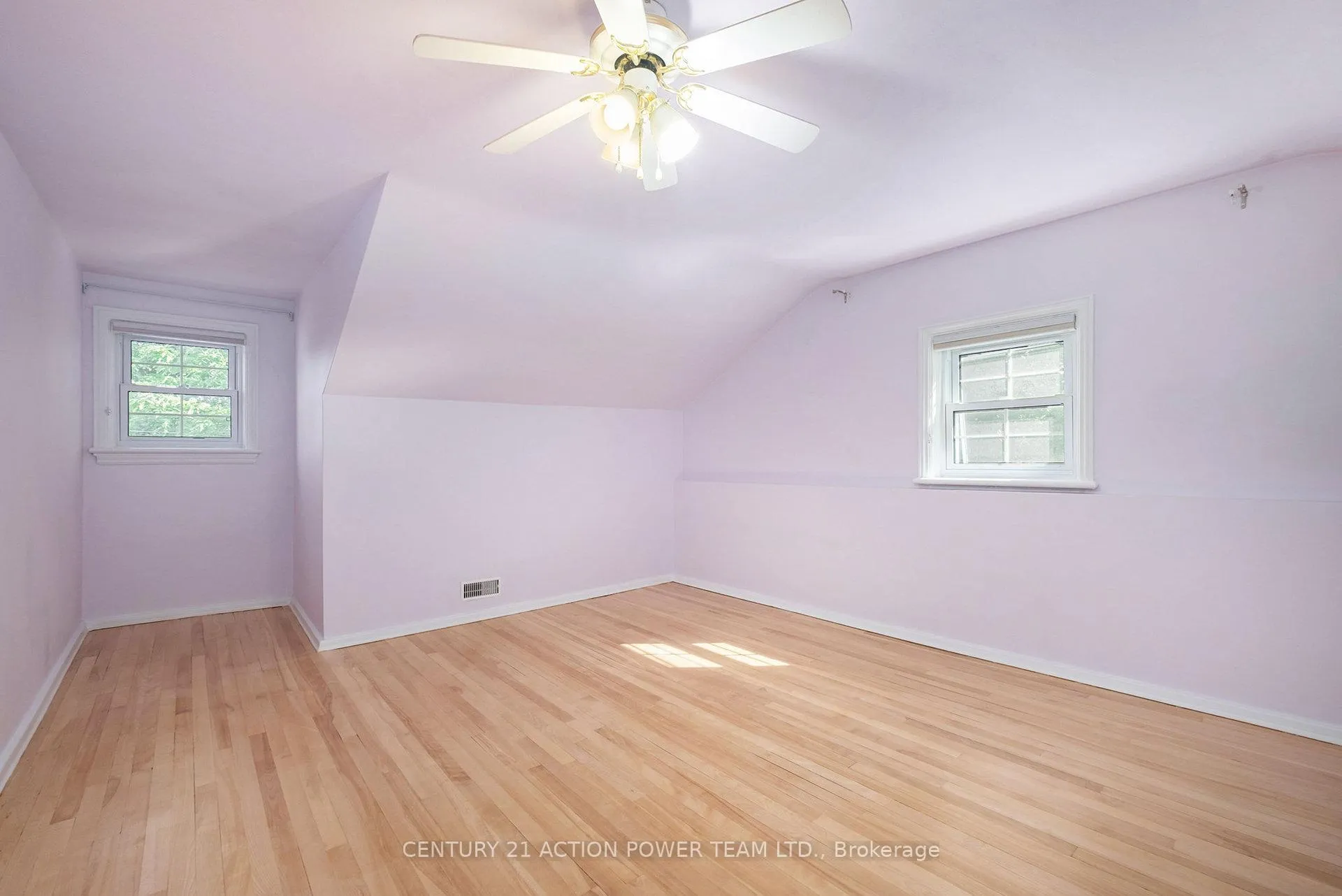 Photo 15 of 1318 Brookline Avenue, Ottawa, Ellwood — HOMEH