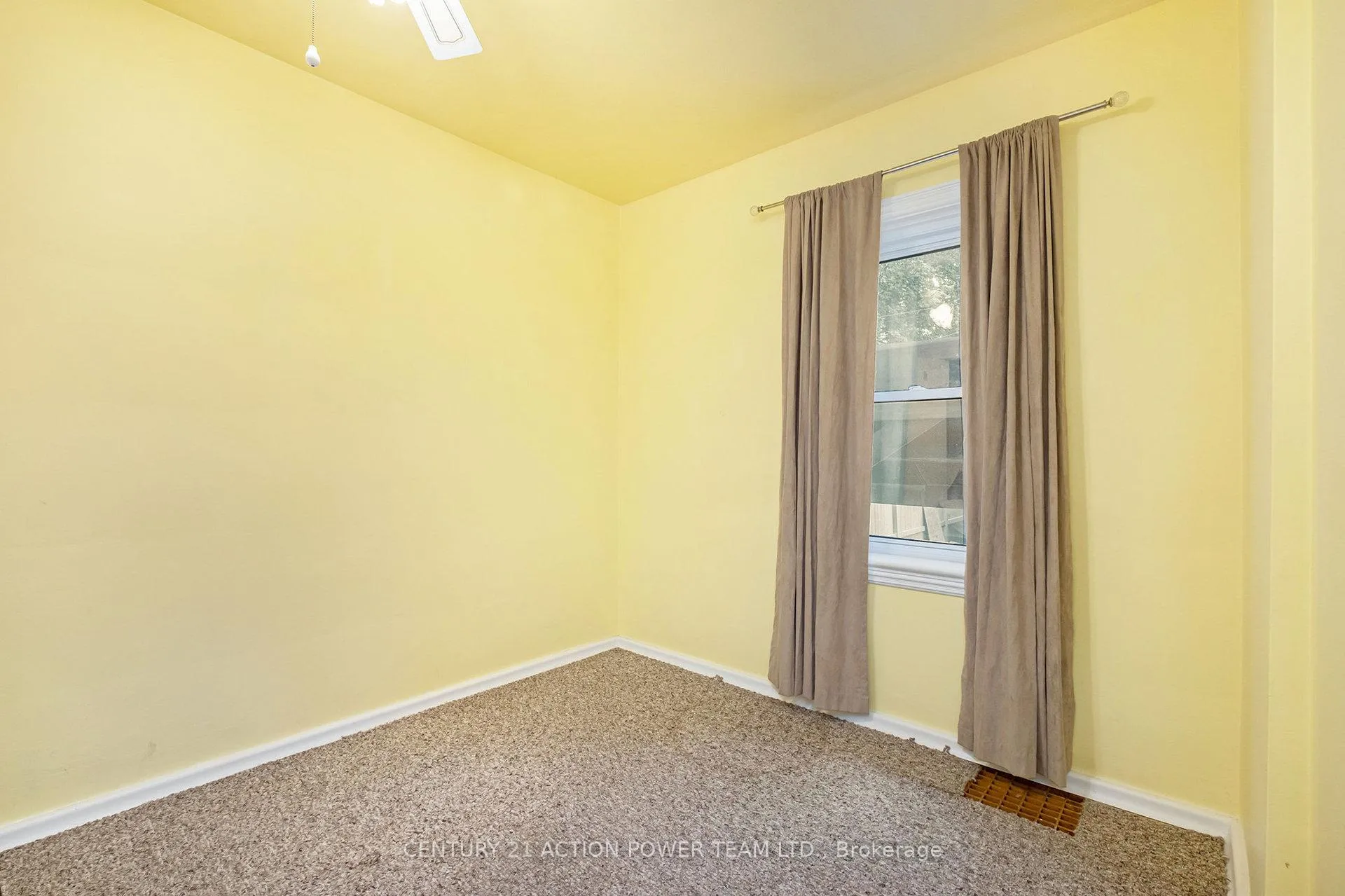 Photo 18 of 1318 Brookline Avenue, Ottawa, Ellwood — HOMEH
