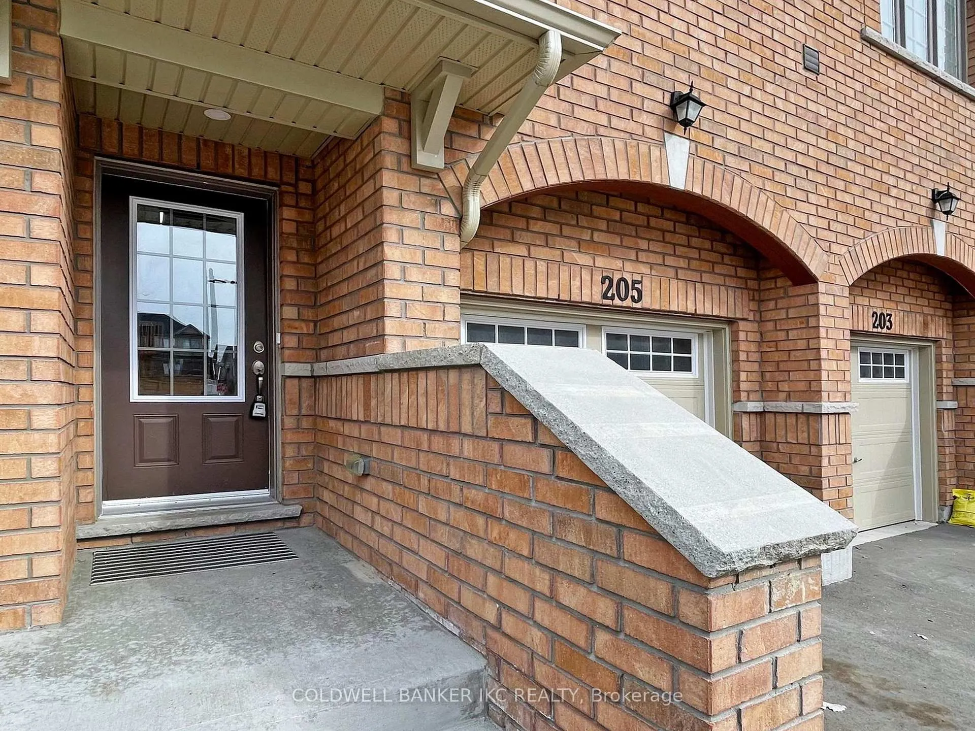 Photo 2 of 205 Danzatore Path, Oshawa, Windfields — HOMEH