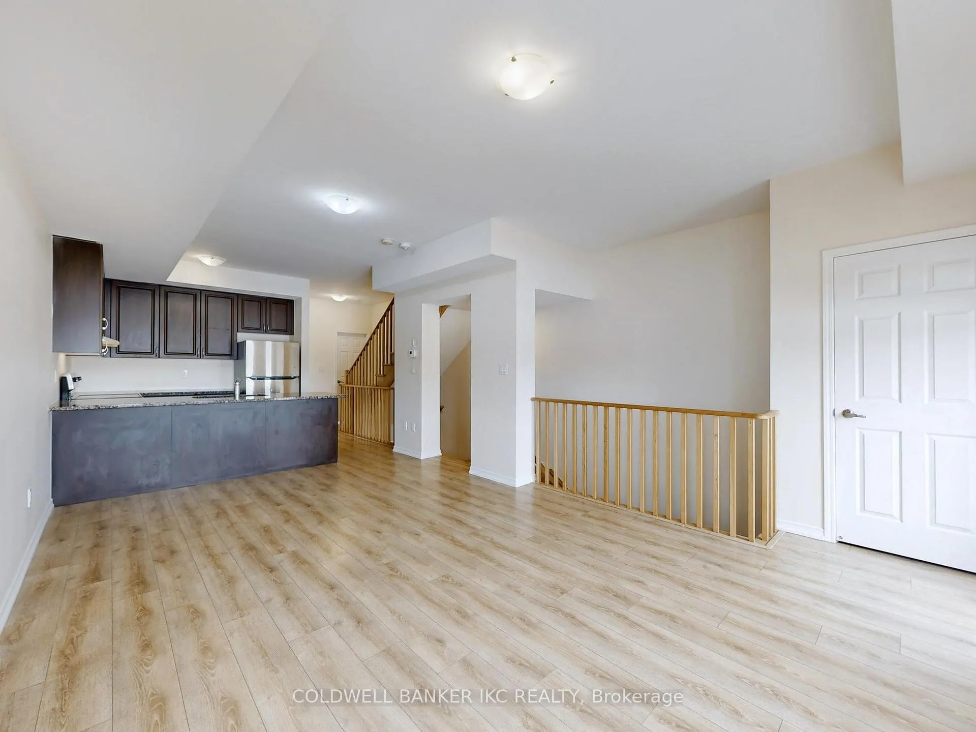 Photo 4 of 205 Danzatore Path, Oshawa, Windfields — HOMEH