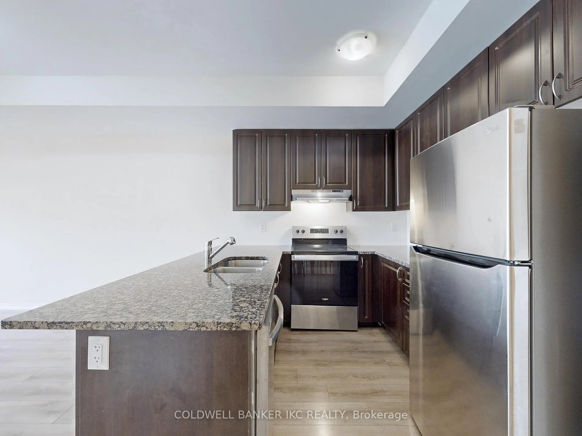Photo 6 of 205 Danzatore Path, Oshawa, Windfields — HOMEH