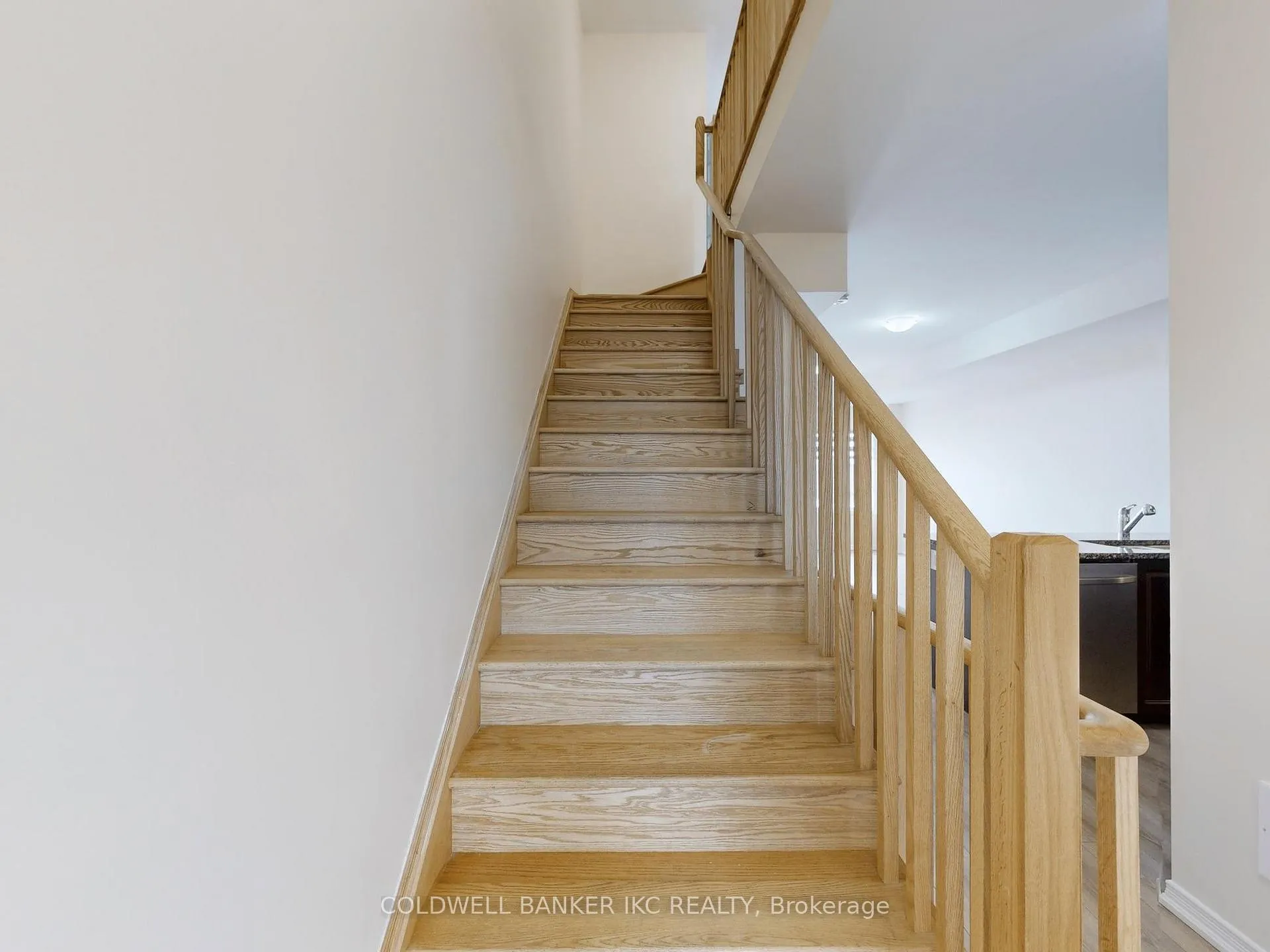 Photo 9 of 205 Danzatore Path, Oshawa, Windfields — HOMEH