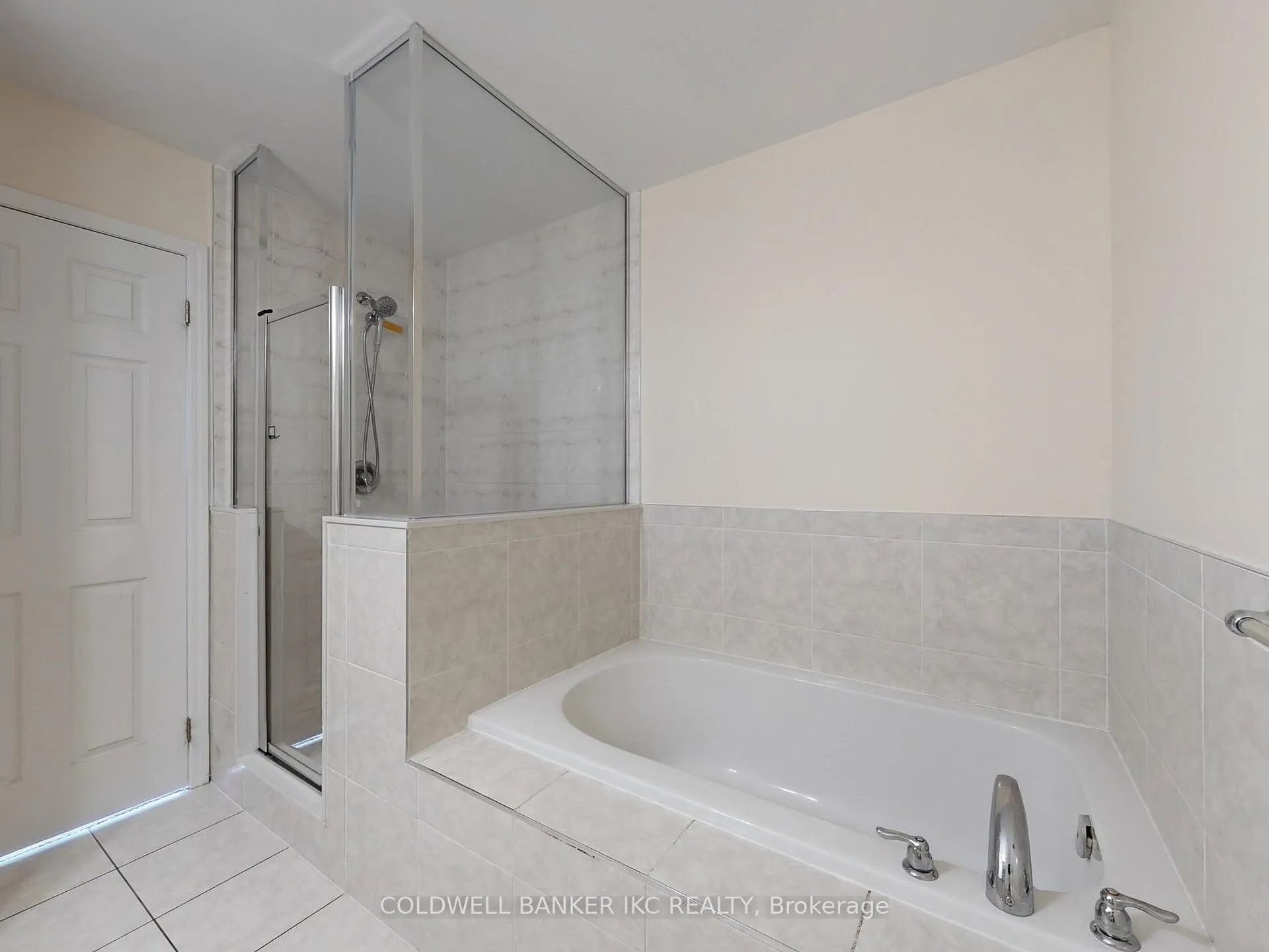 Photo 16 of 205 Danzatore Path, Oshawa, Windfields — HOMEH