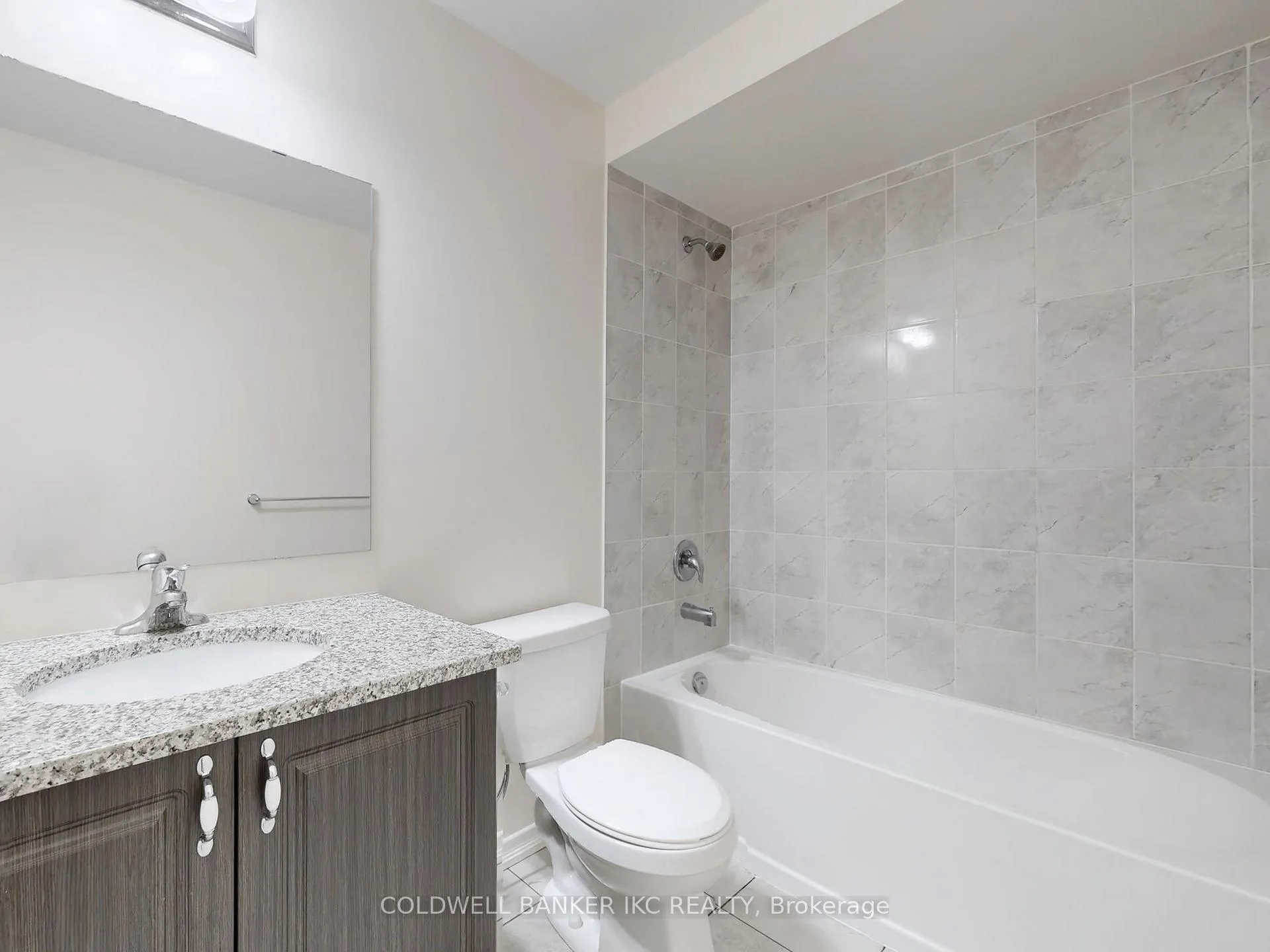 Photo 17 of 205 Danzatore Path, Oshawa, Windfields — HOMEH