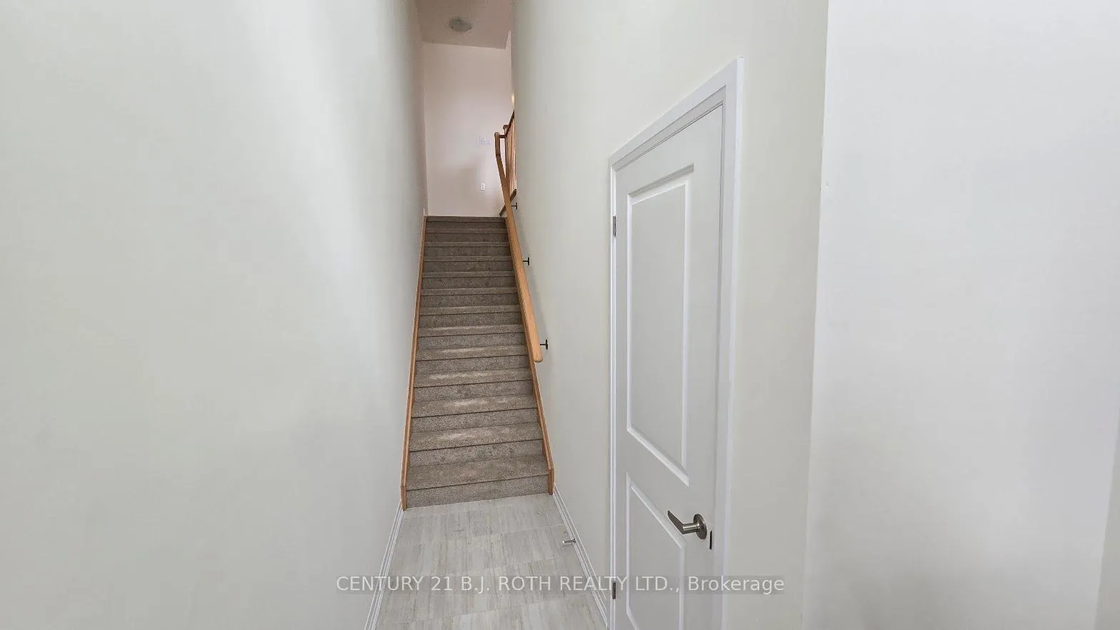 Photo 3 of 546 Hudson Crescent, Midland — HOMEH