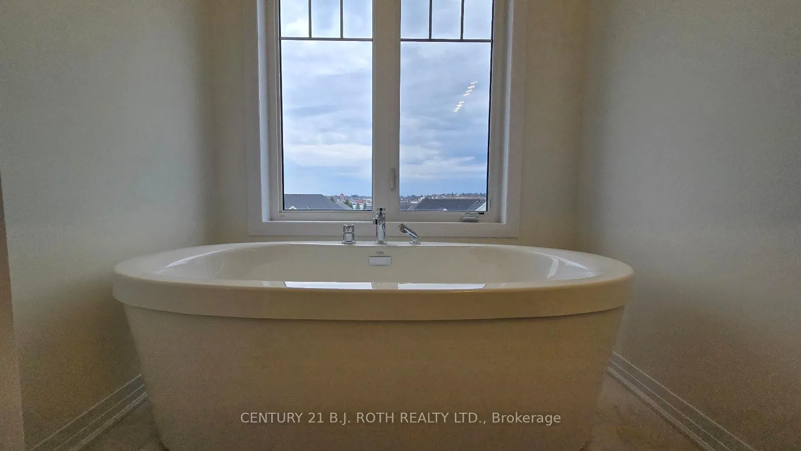 Photo 21 of 546 Hudson Crescent, Midland — HOMEH