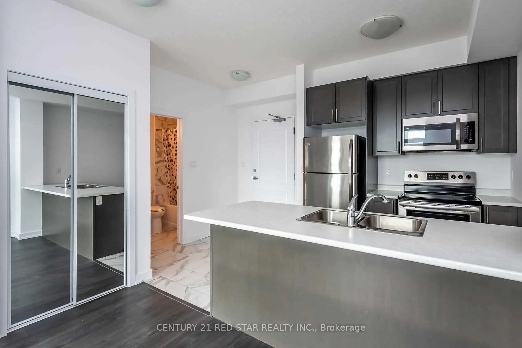 Photo 13 of Unit 514, 101 Shoreview Place, Hamilton, Stoney Creek — HOMEH