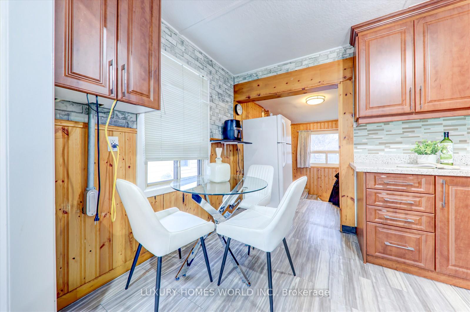 Photo 11 of 26 Queen Street, Ajax, Central — HOMEH