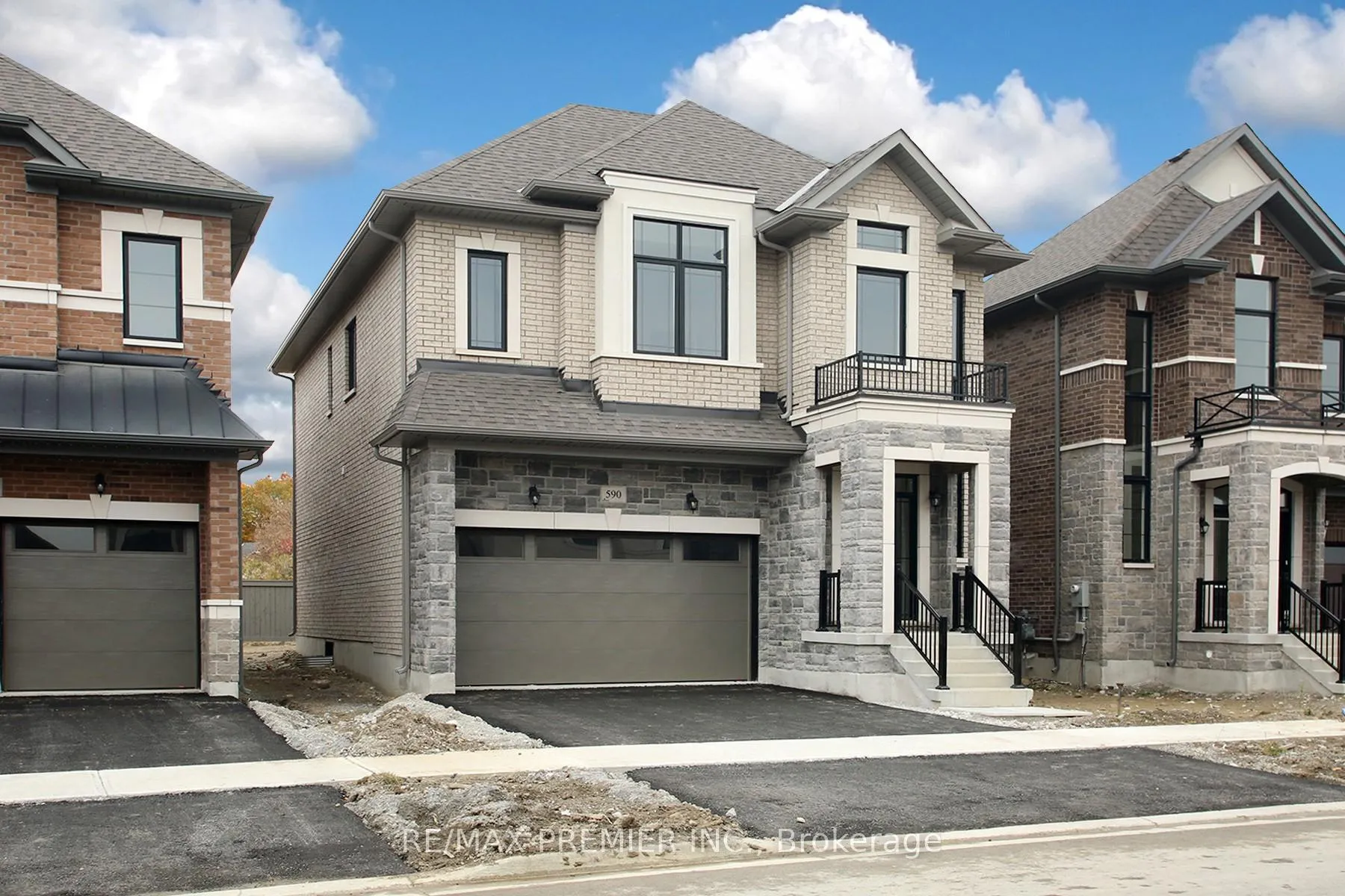 Front of Unit Lower, 590 Kleinburg Summit Way