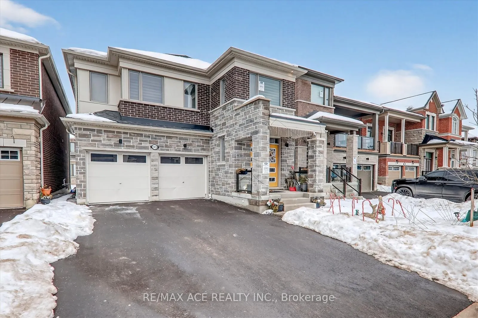Photo 2 of 1419 Mockingbird Square, Pickering, Rural Pickering — HOMEH