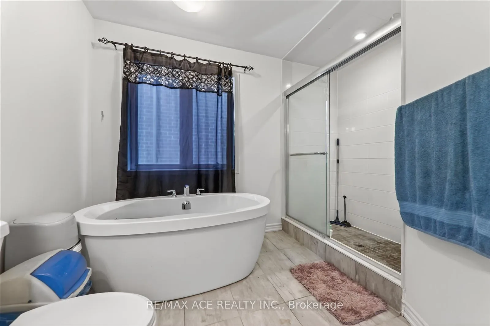 Photo 22 of 1419 Mockingbird Square, Pickering, Rural Pickering — HOMEH