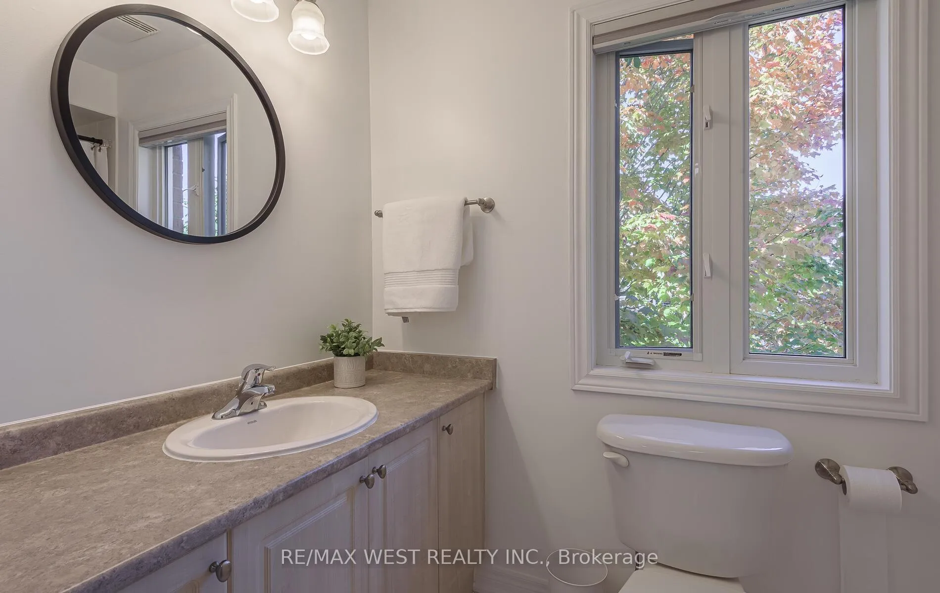 Photo 32 of 41 North Riverdale Drive, Caledon, Inglewood — HOMEH