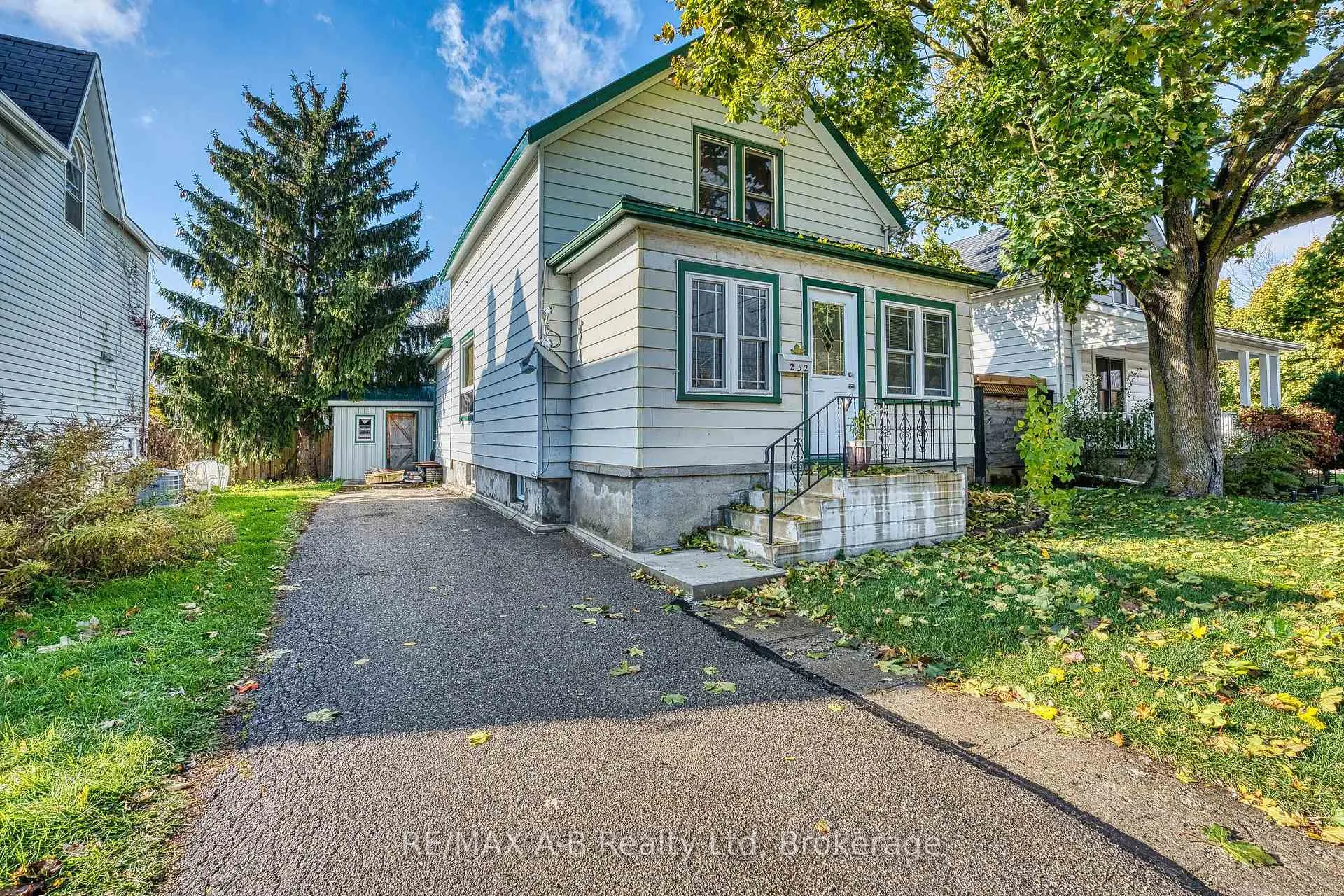 Front of 252 Romeo Street S