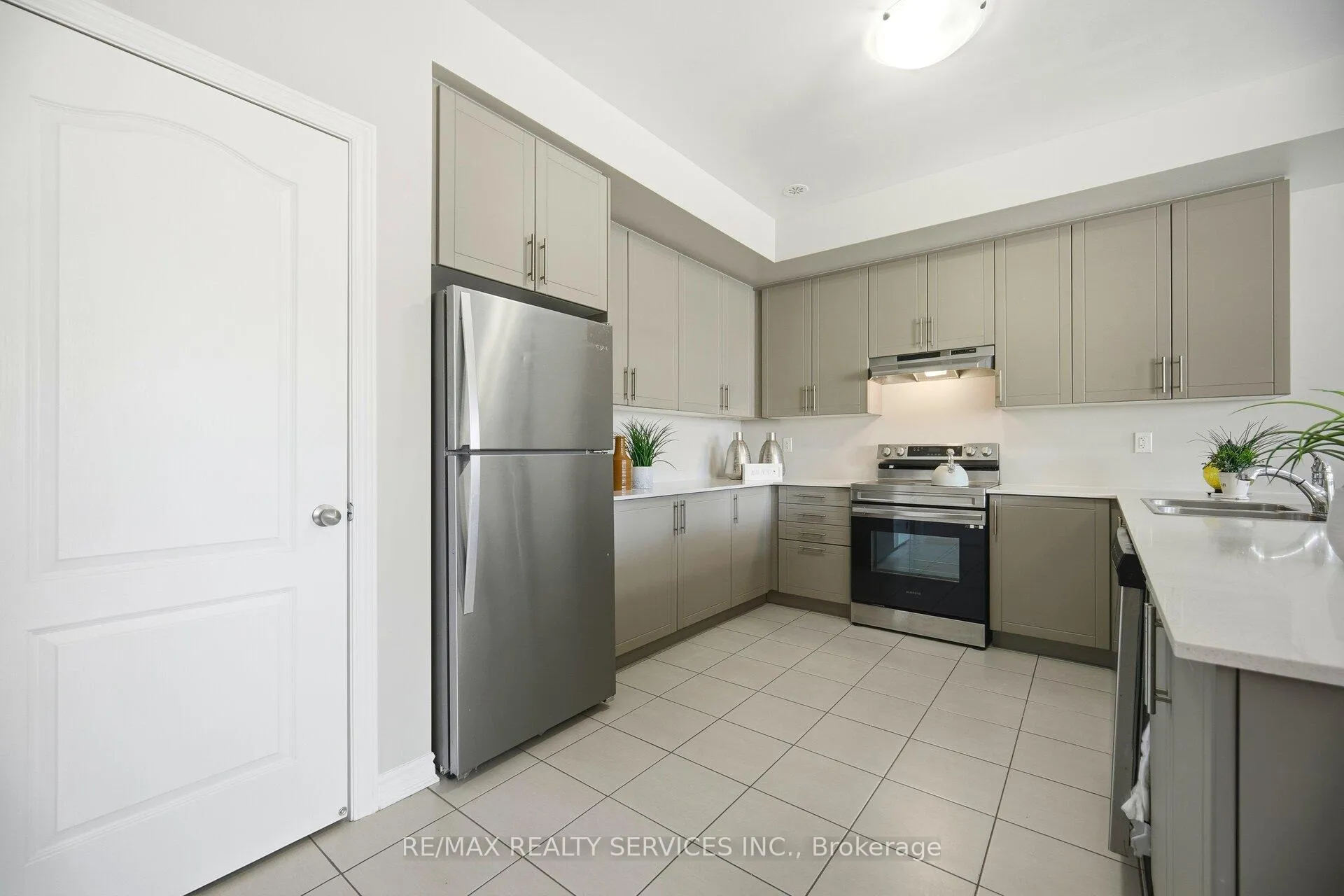 Photo 11 of 25 Tiveron Avenue, Caledon, Rural Caledon — HOMEH