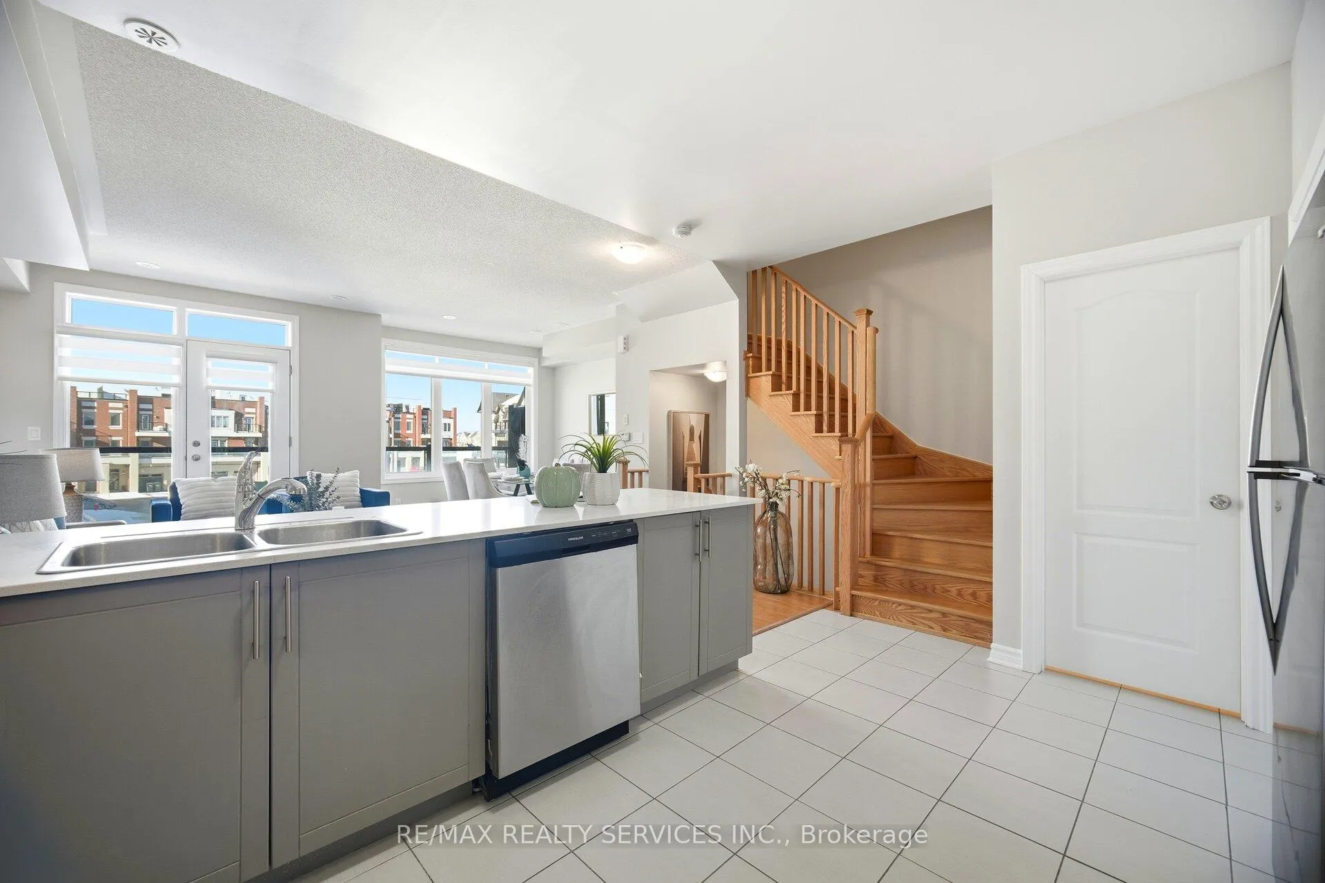 Photo 12 of 25 Tiveron Avenue, Caledon, Rural Caledon — HOMEH