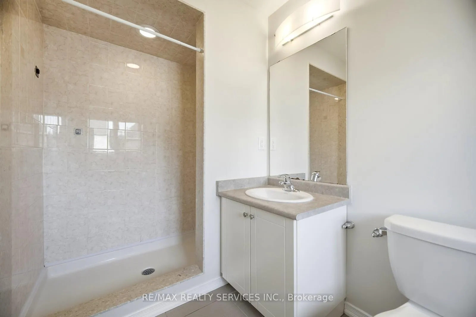 Photo 26 of 7694 Buckeye Crescent, Niagara Falls, Brown — HOMEH