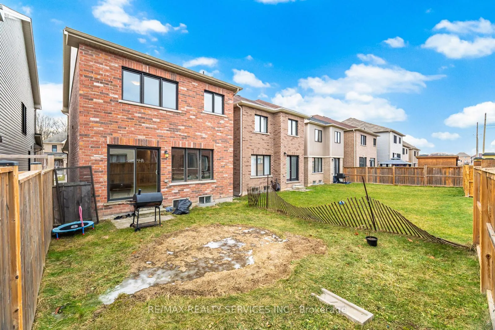 Photo 32 of 7694 Buckeye Crescent, Niagara Falls, Brown — HOMEH