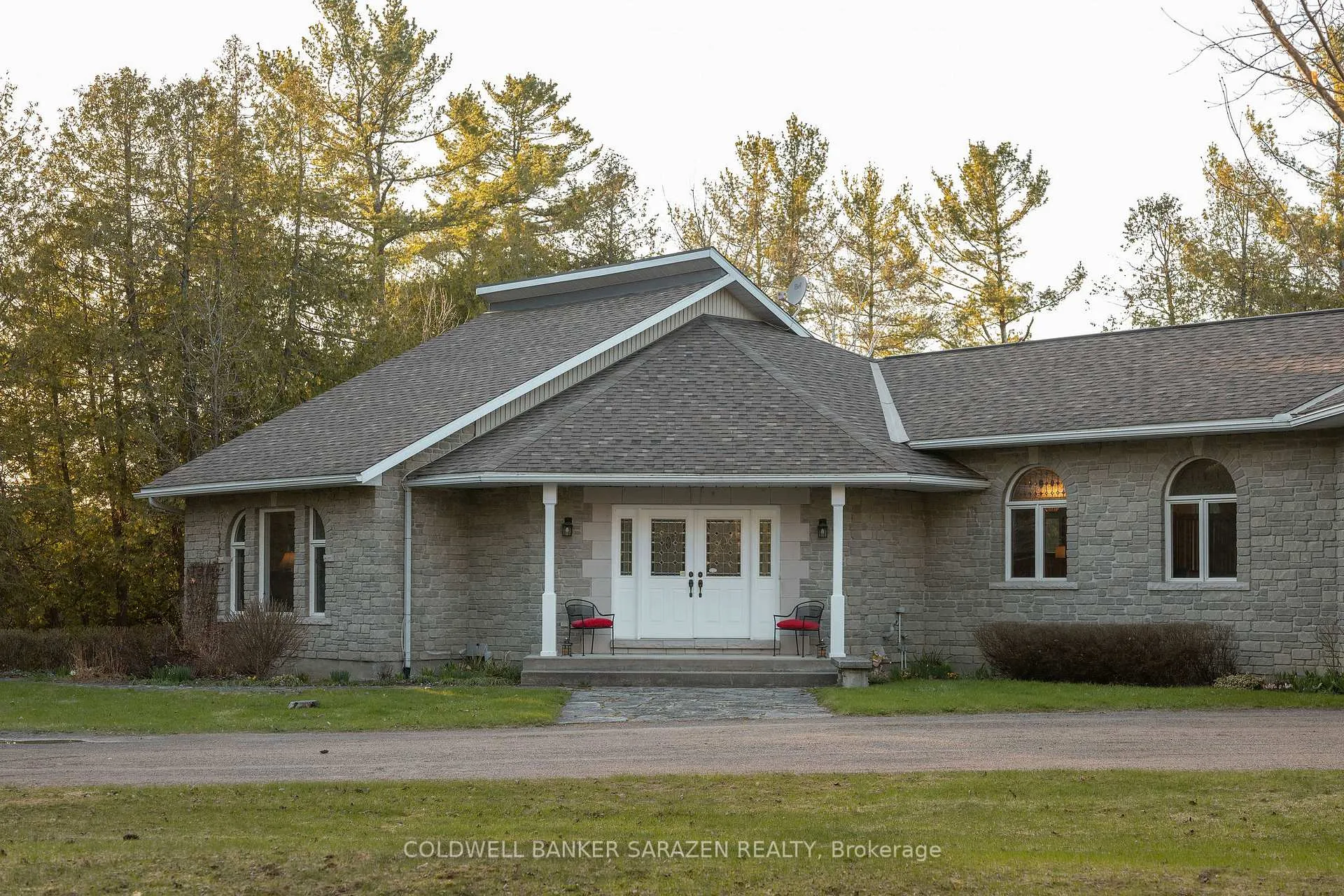 Photo 3 of 220 River Road, Arnprior — HOMEH