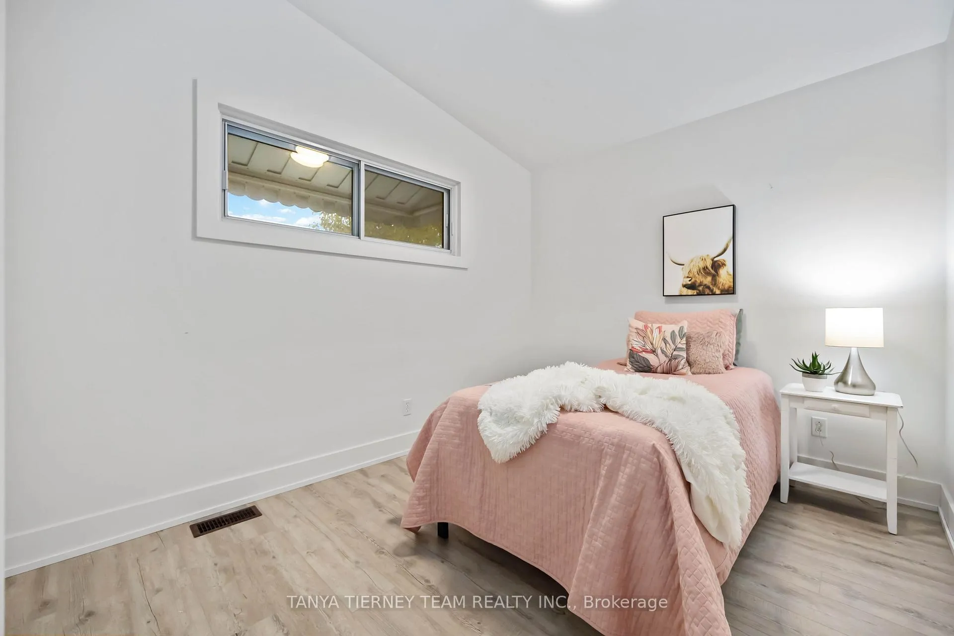 Photo 21 of 929 Masson Street, Oshawa, Centennial — HOMEH