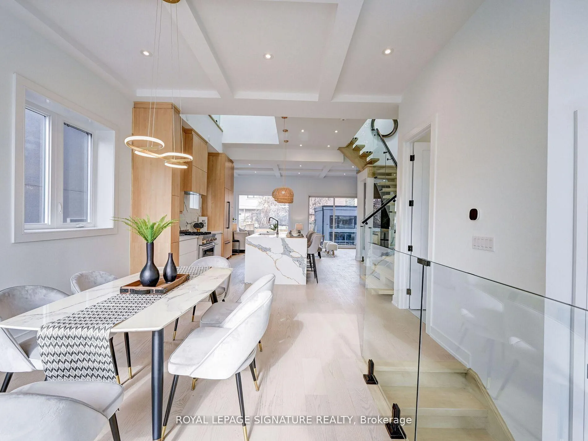 Photo 5 of Unit Upper, 376 O'Connor Drive, Toronto, East York — HOMEH