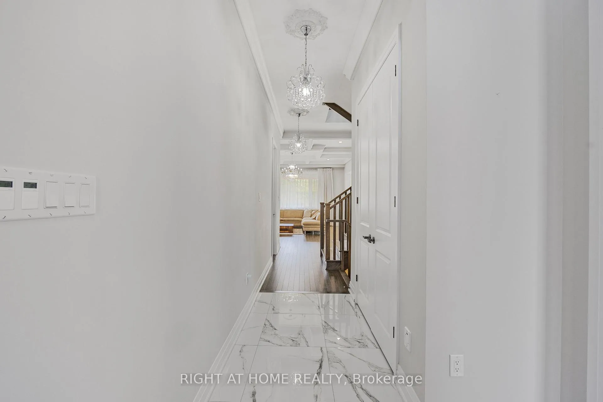 Photo 5 of 185 Cranberry Lane, Aurora, Aurora Highlands — HOMEH
