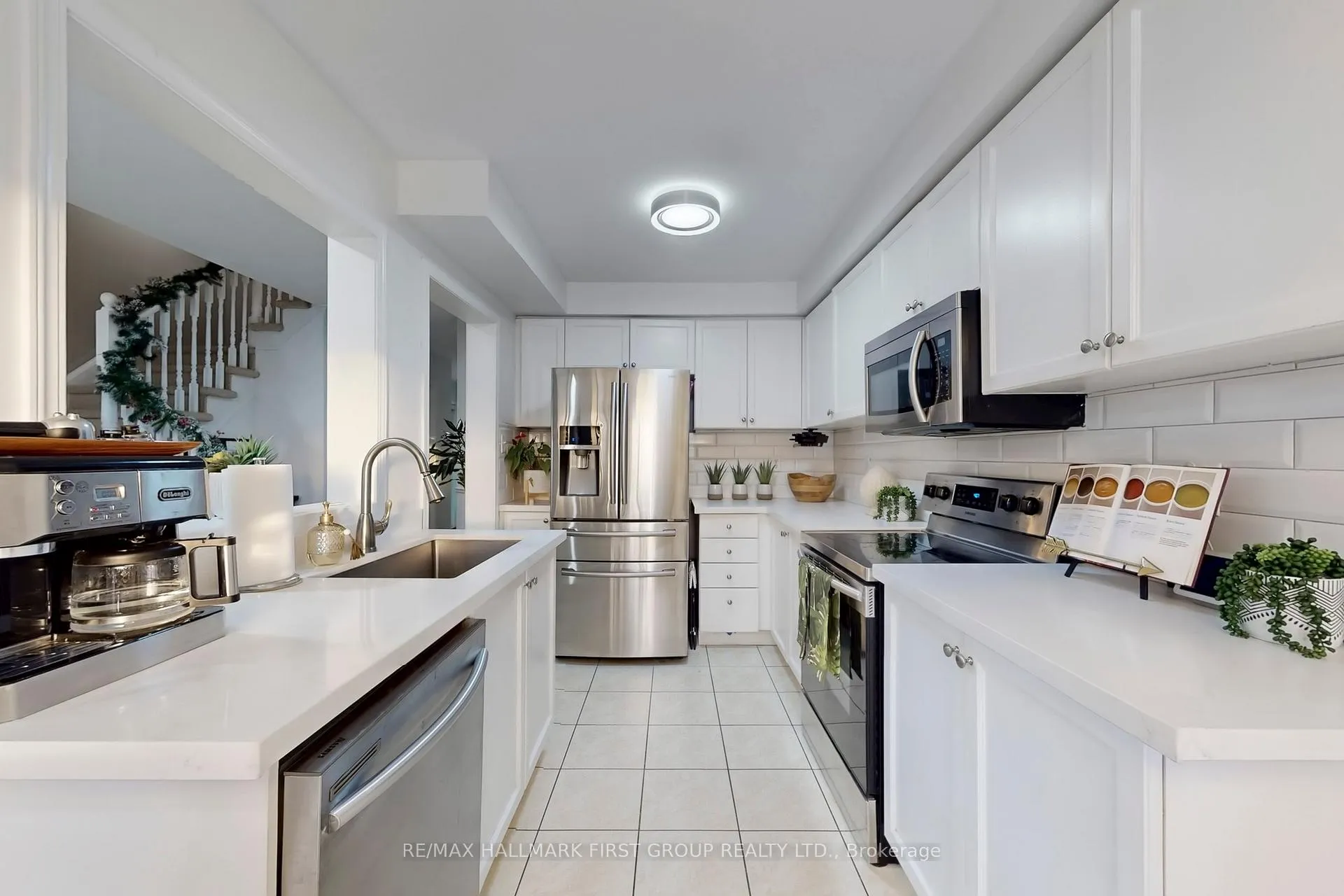 Photo 9 of 64 Longueuil Place, Whitby, Pringle Creek — HOMEH