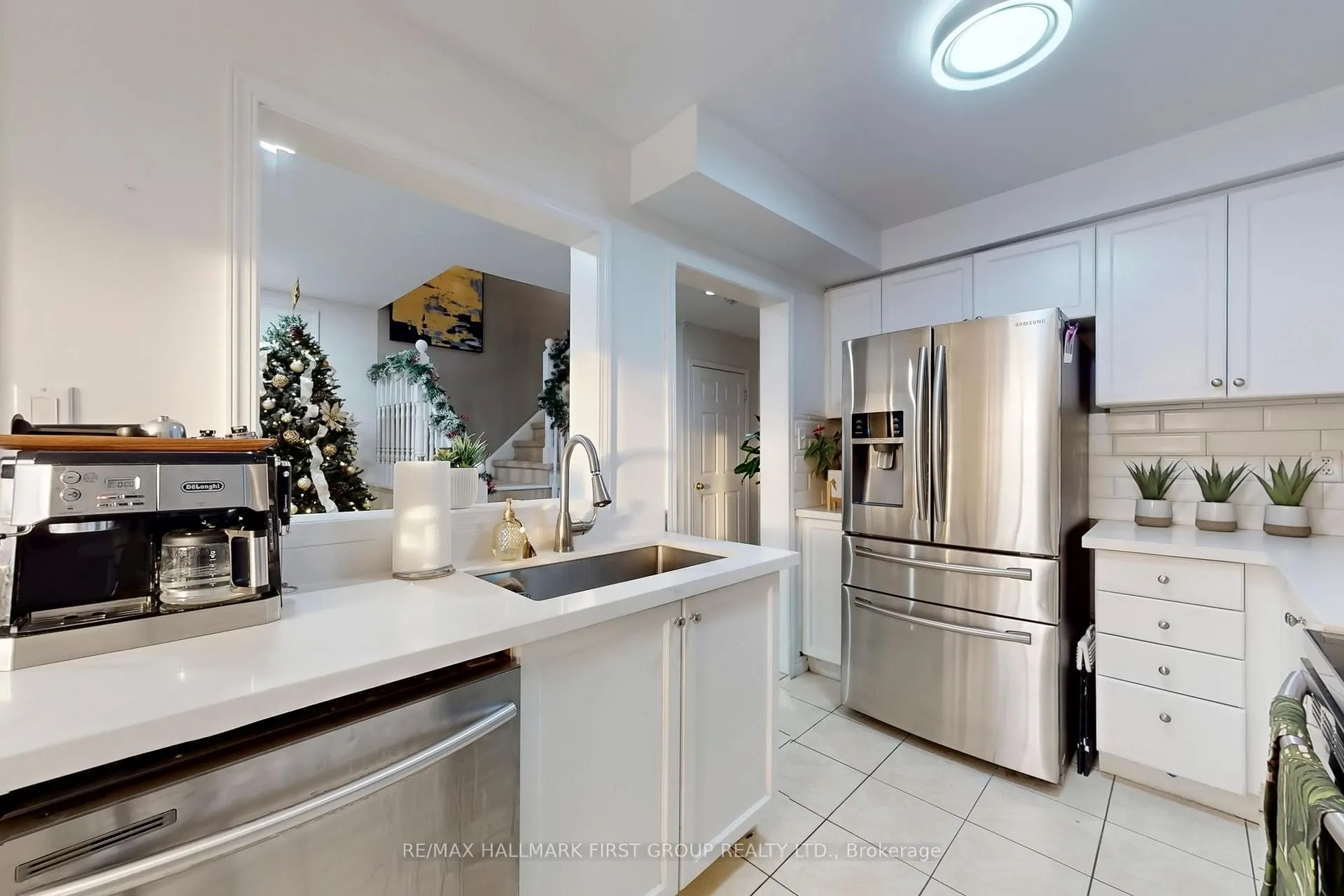 Photo 10 of 64 Longueuil Place, Whitby, Pringle Creek — HOMEH