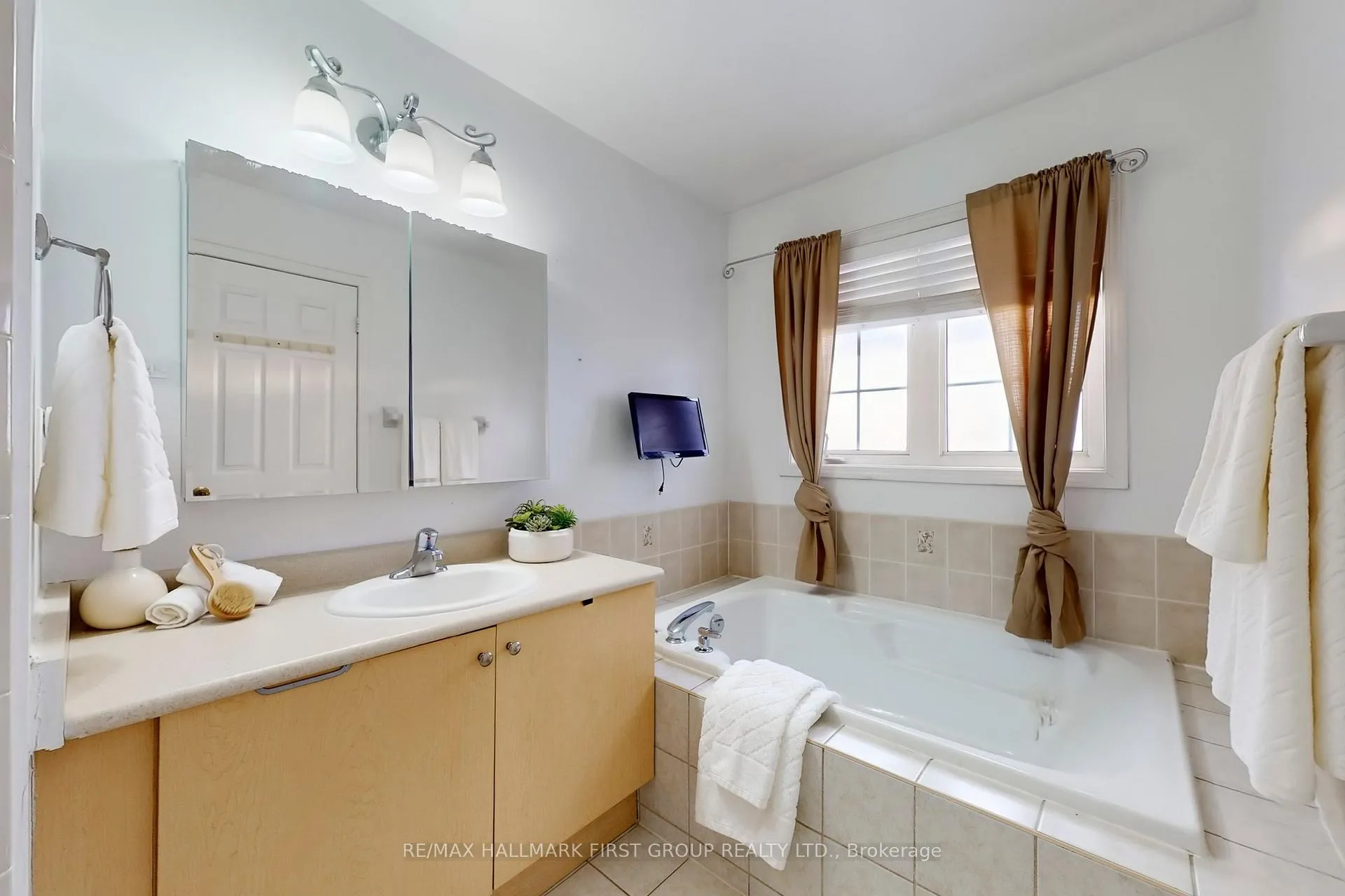 Photo 25 of 64 Longueuil Place, Whitby, Pringle Creek — HOMEH