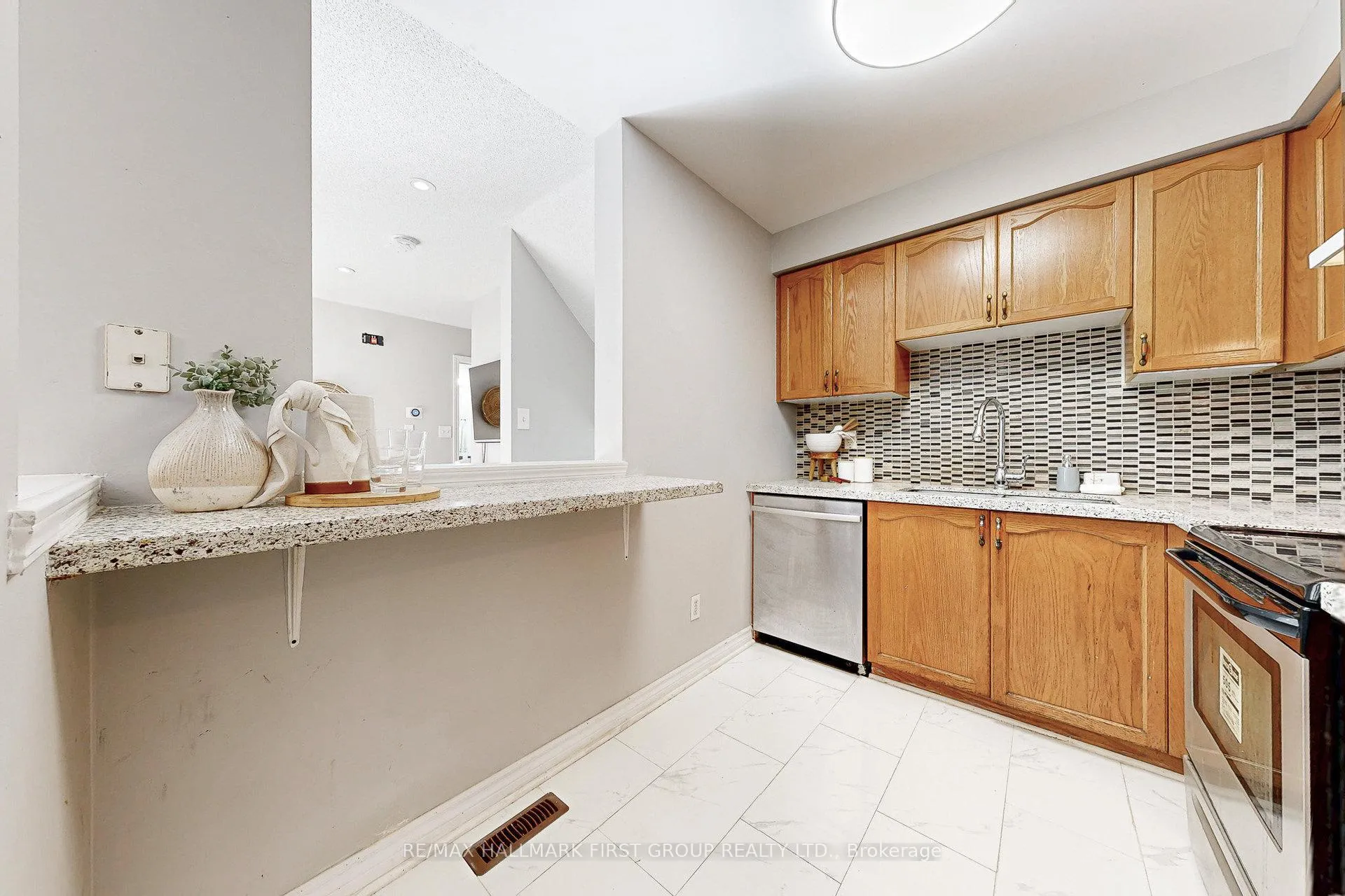 Photo 14 of Unit 37, 1775 Valley Farm Road, Pickering, Town Centre — HOMEH