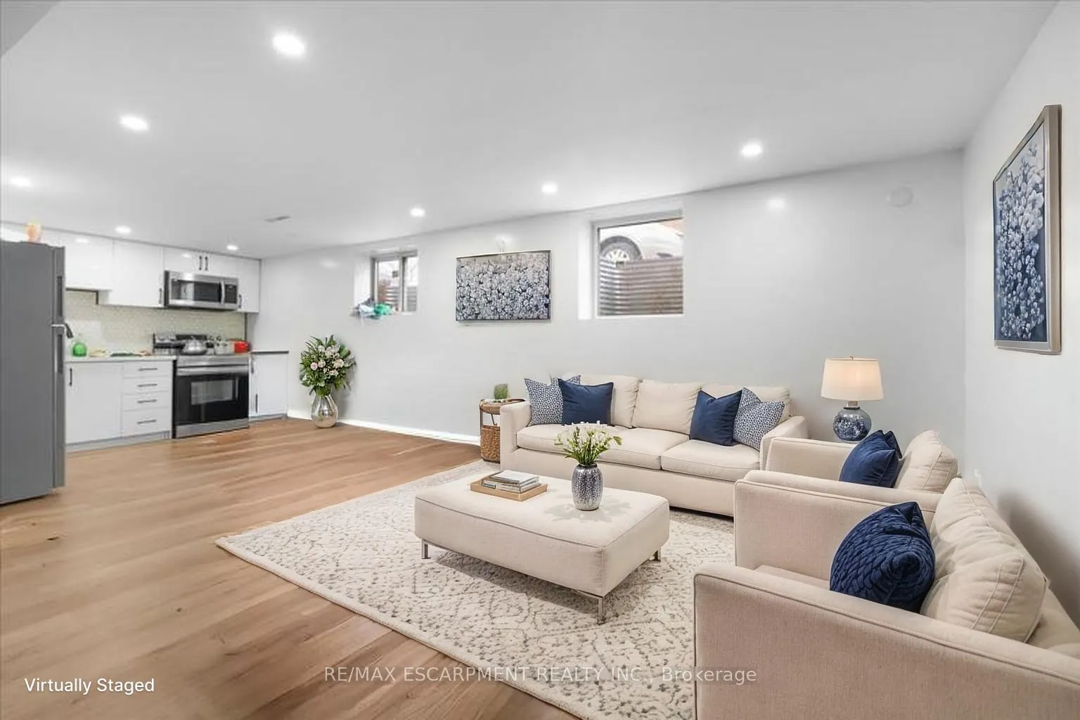 Photo 2 of Unit 2, 37 Lilacside Drive, Hamilton, Thorner — HOMEH