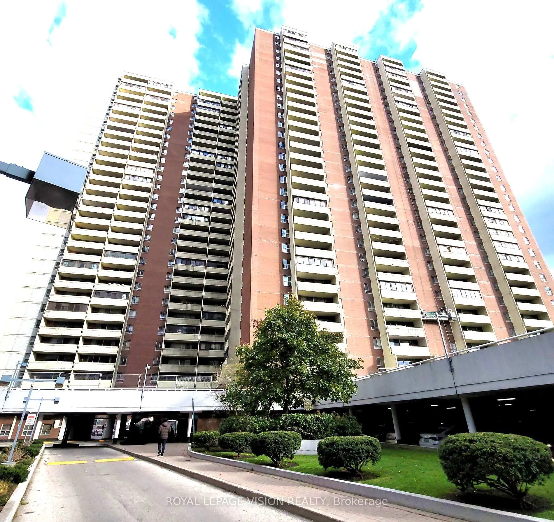 Photo 2 of Unit 2703, 3 Massey Square, Toronto, Crescent Town — HOMEH