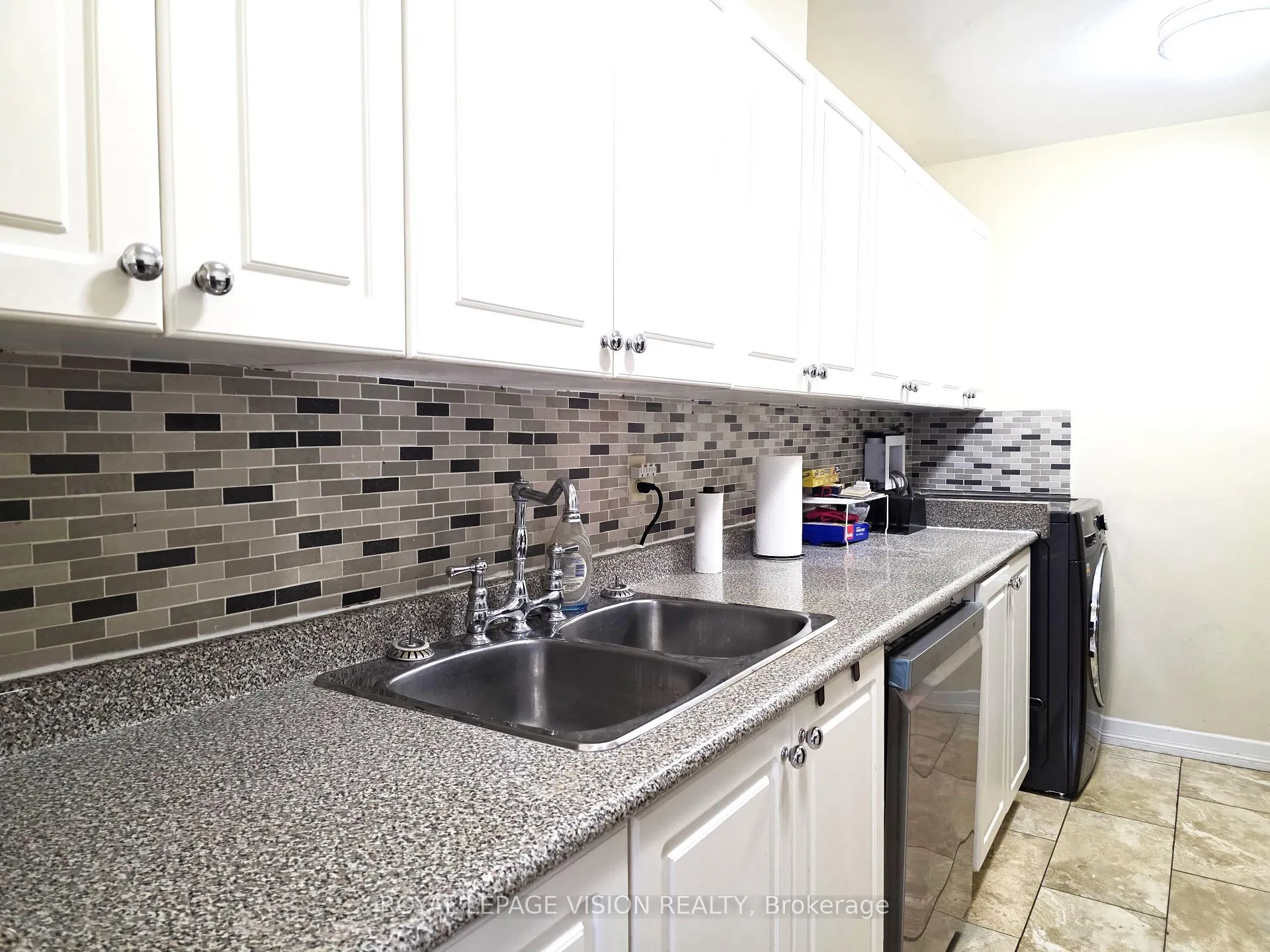 Photo 10 of Unit 2703, 3 Massey Square, Toronto, Crescent Town — HOMEH