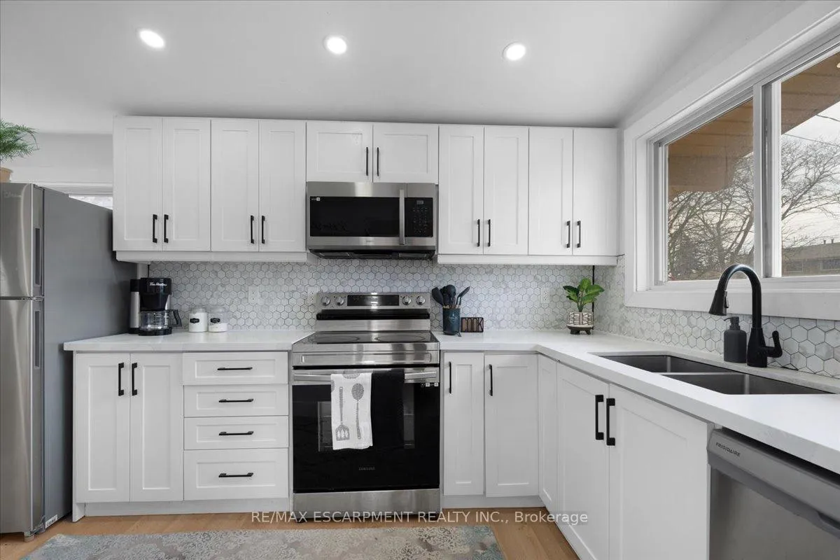 Photo 5 of Unit 1, 37 Lilacside Drive, Hamilton, Thorner — HOMEH