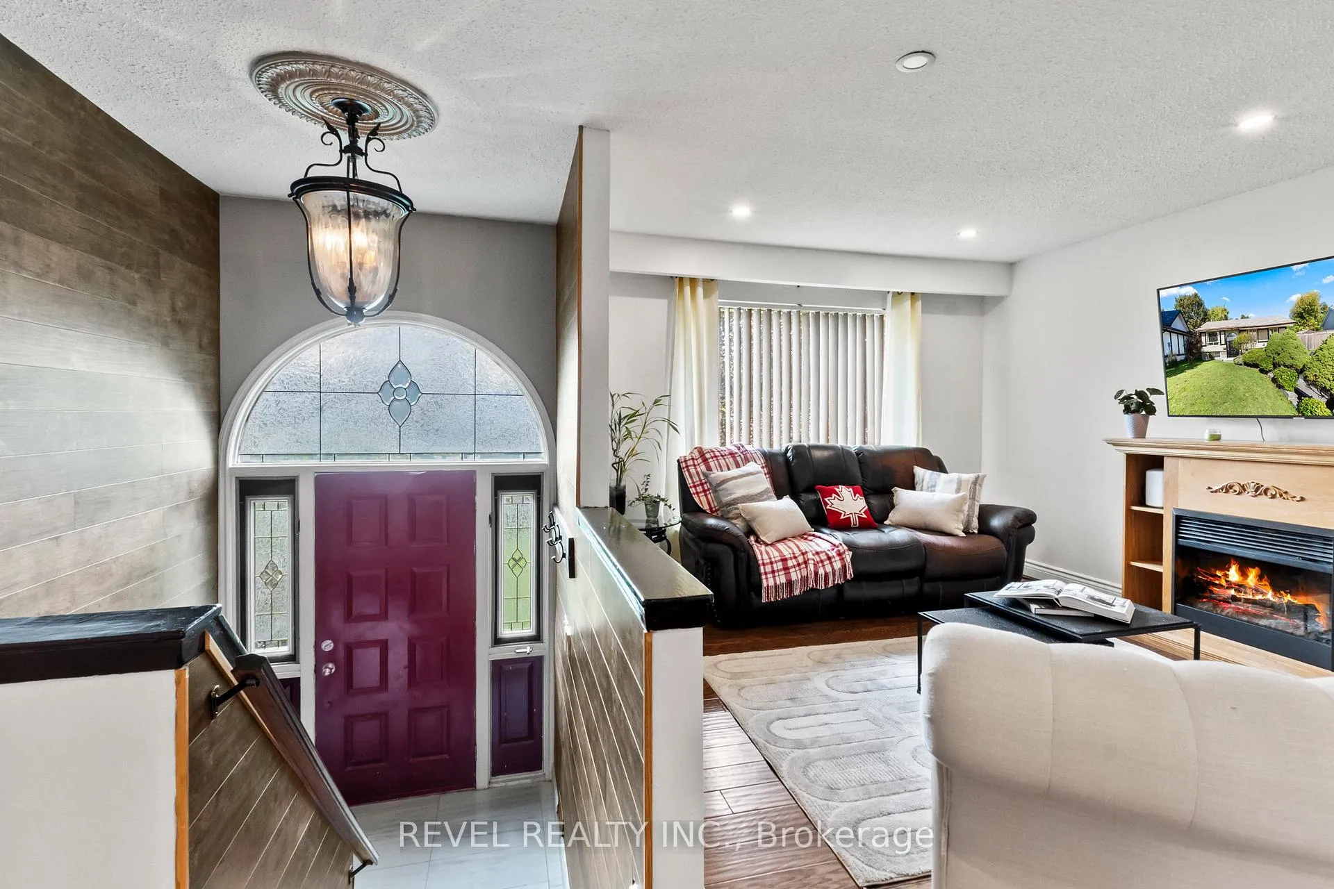 Photo 5 of 441 Crestwood Drive N, Oshawa, O'Neill — HOMEH
