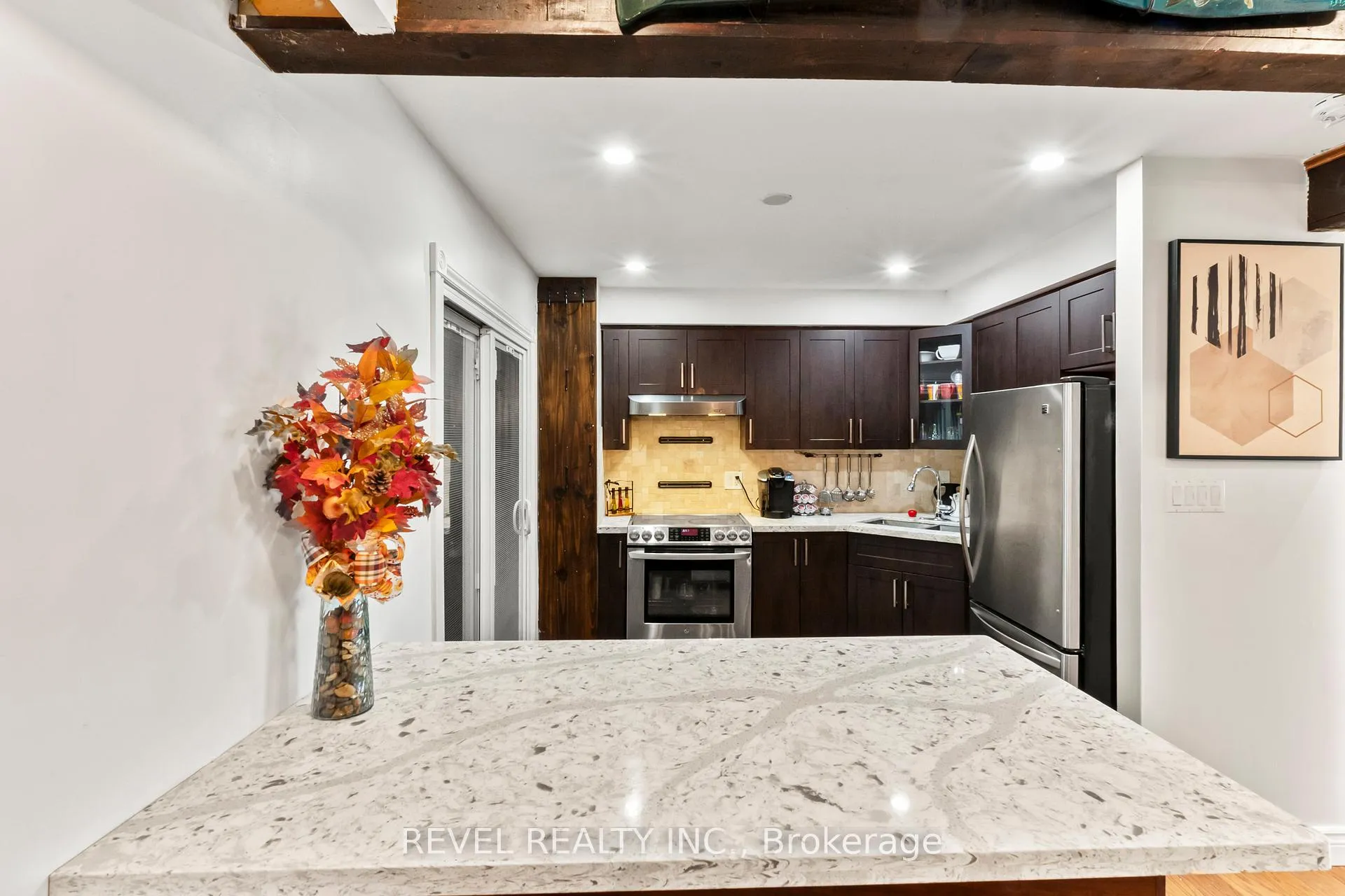 Photo 11 of 441 Crestwood Drive N, Oshawa, O'Neill — HOMEH