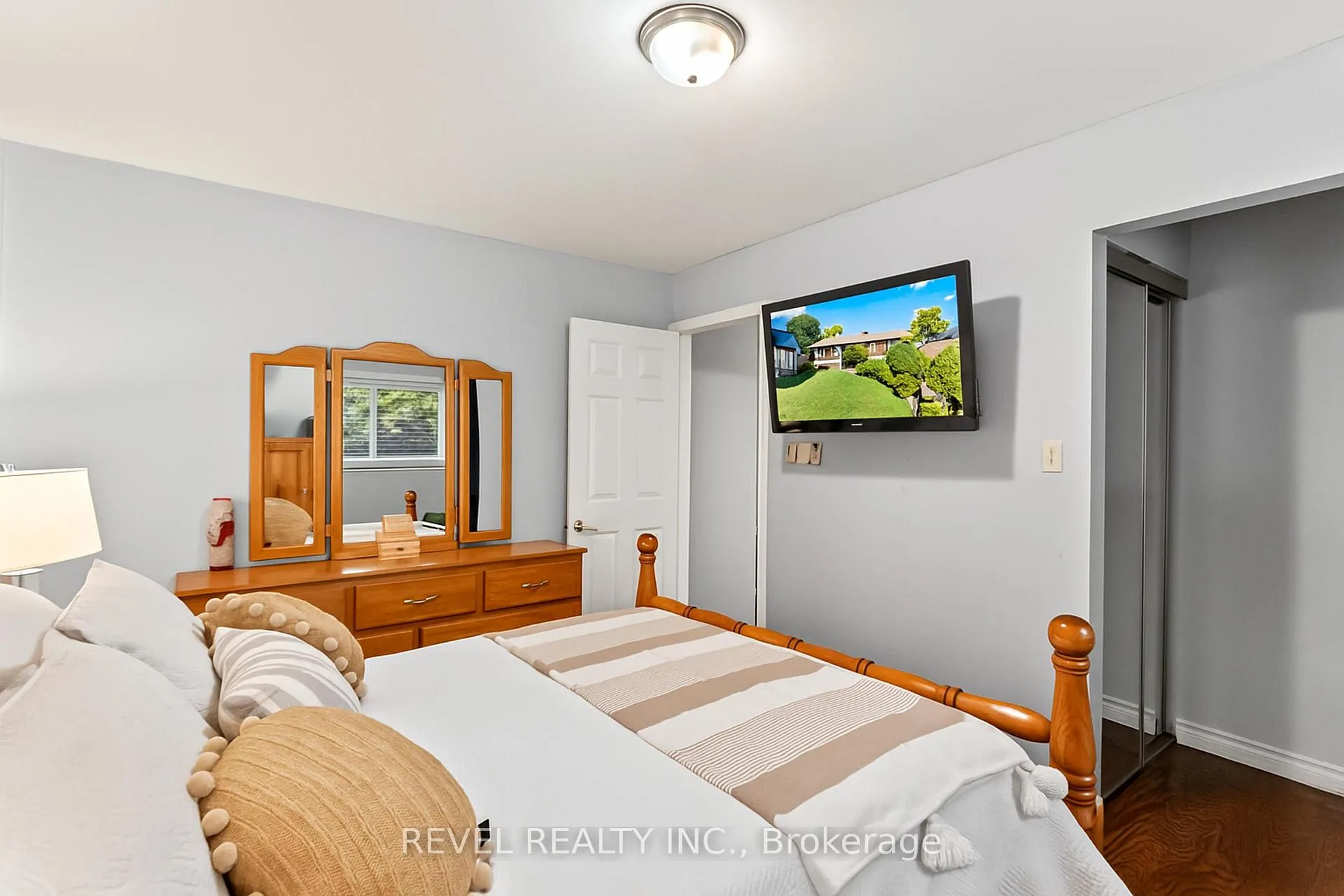 Photo 16 of 441 Crestwood Drive N, Oshawa, O'Neill — HOMEH