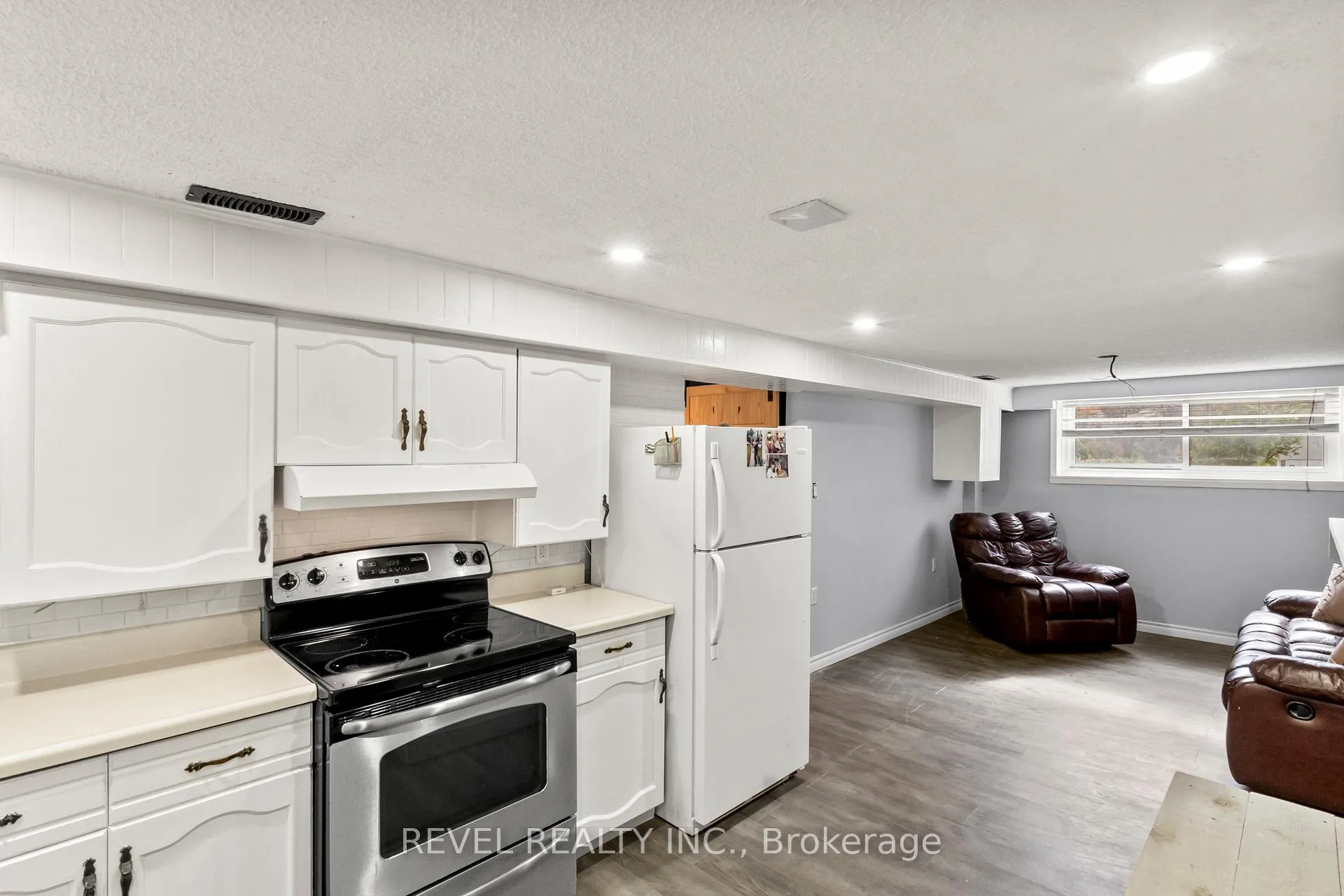 Photo 22 of 441 Crestwood Drive N, Oshawa, O'Neill — HOMEH