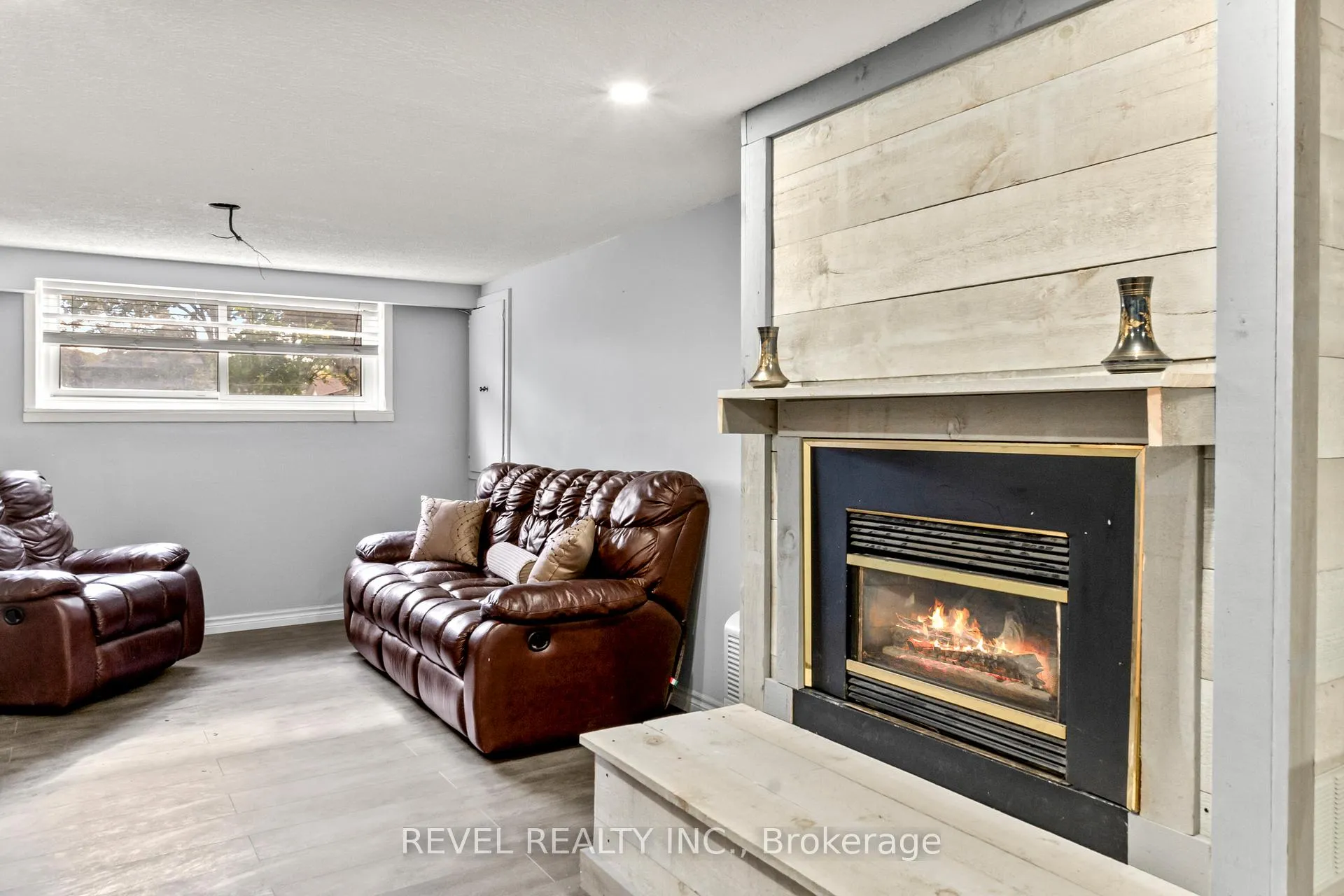 Photo 23 of 441 Crestwood Drive N, Oshawa, O'Neill — HOMEH