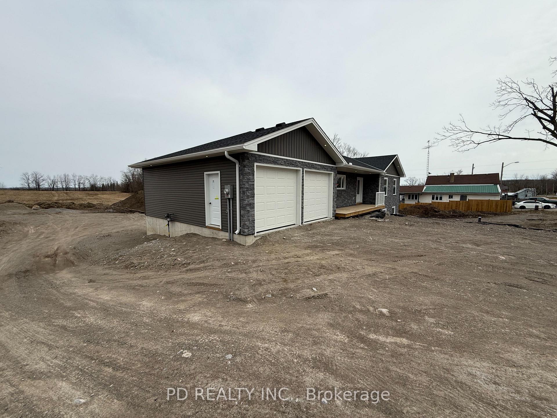 Photo 2 of 2455 Queen Mary Street, Cavan Monaghan, Cavan Twp — HOMEH
