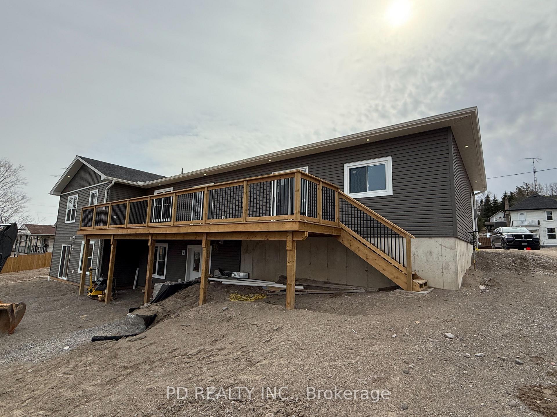 Photo 3 of 2455 Queen Mary Street, Cavan Monaghan, Cavan Twp — HOMEH